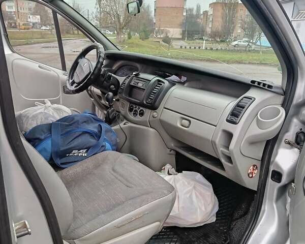 Серый Рено Трафик, объемом двигателя 2.46 л и пробегом 312 тыс. км за 6500 $, фото 3 на Automoto.ua