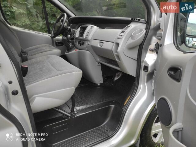 Сірий Рено Трафік, об'ємом двигуна 2 л та пробігом 335 тис. км за 9500 $, фото 6 на Automoto.ua