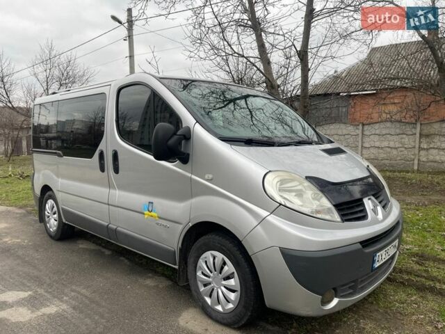 Серый Рено Трафик, объемом двигателя 2.5 л и пробегом 297 тыс. км за 8500 $, фото 2 на Automoto.ua