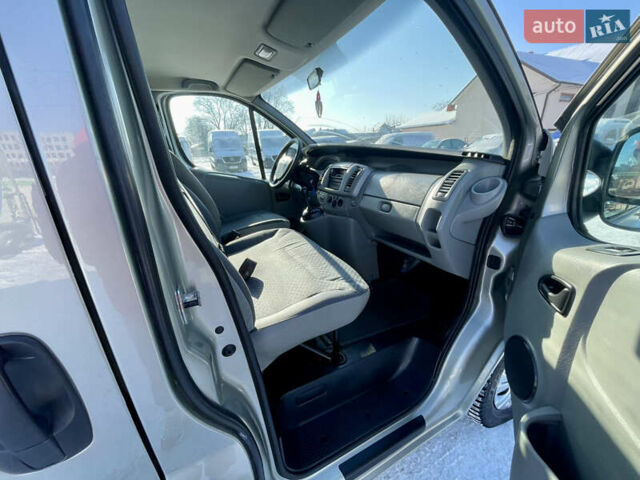 Серый Рено Трафик, объемом двигателя 2 л и пробегом 275 тыс. км за 11800 $, фото 36 на Automoto.ua