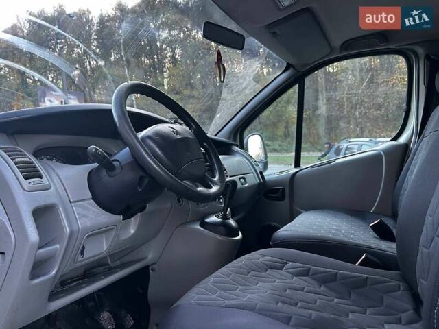 Серый Рено Трафик, объемом двигателя 2 л и пробегом 275 тыс. км за 9500 $, фото 8 на Automoto.ua
