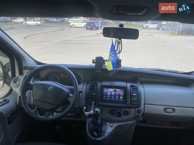 Серый Рено Трафик, объемом двигателя 2.46 л и пробегом 323 тыс. км за 10000 $, фото 2 на Automoto.ua