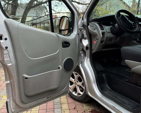 Сірий Рено Трафік, об'ємом двигуна 2 л та пробігом 375 тис. км за 8000 $, фото 17 на Automoto.ua