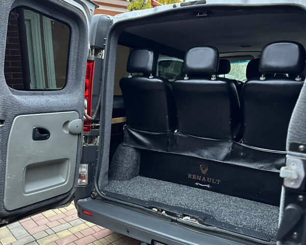 Сірий Рено Трафік, об'ємом двигуна 2 л та пробігом 375 тис. км за 8000 $, фото 23 на Automoto.ua