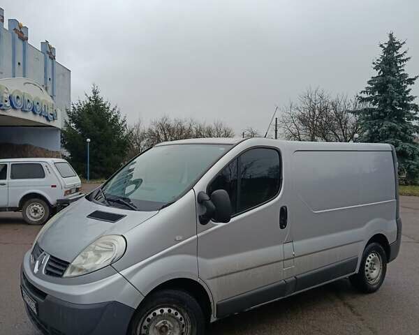 Серый Рено Трафик, объемом двигателя 2.46 л и пробегом 312 тыс. км за 6500 $, фото 2 на Automoto.ua