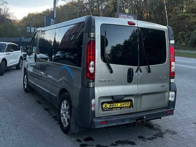 Серый Рено Трафик, объемом двигателя 2 л и пробегом 275 тыс. км за 9500 $, фото 3 на Automoto.ua