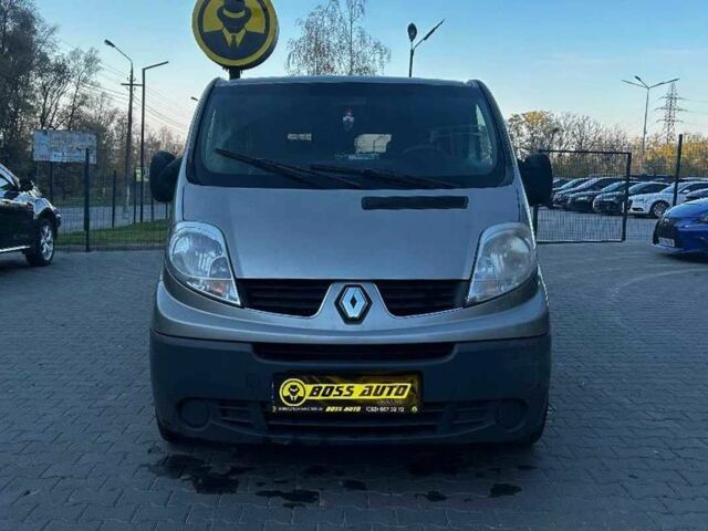 Серый Рено Трафик, объемом двигателя 2 л и пробегом 275 тыс. км за 9500 $, фото 1 на Automoto.ua