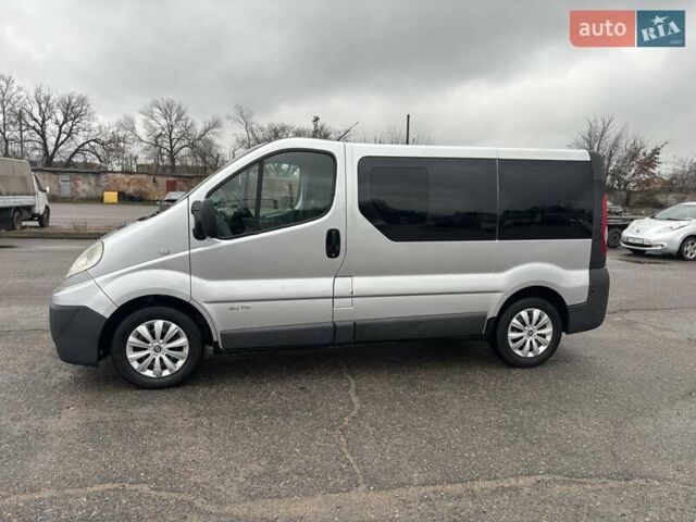 Серый Рено Трафик, объемом двигателя 2 л и пробегом 284 тыс. км за 9900 $, фото 3 на Automoto.ua