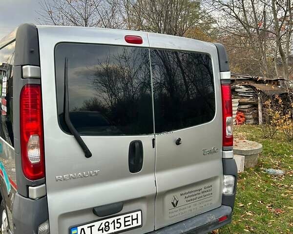 Серый Рено Трафик, объемом двигателя 2 л и пробегом 350 тыс. км за 7500 $, фото 1 на Automoto.ua