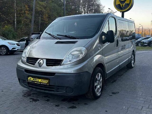 Серый Рено Трафик, объемом двигателя 2 л и пробегом 275 тыс. км за 9500 $, фото 2 на Automoto.ua