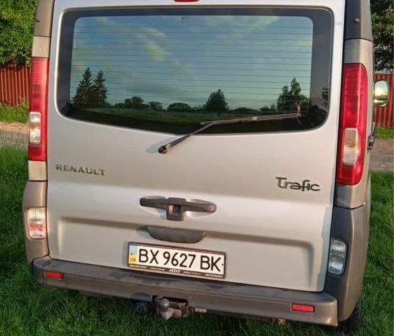 Рено Трафік 2008 у Шепетовке на Automoto.ua Сірий Рено Трафік, об'ємом двигуна 2.5 л та пробігом 339 тис. км за 8400 $, фото 1 на Automoto.ua