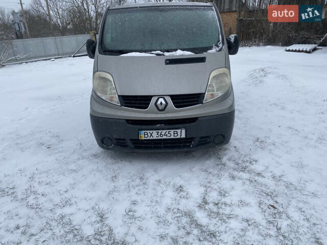 Серый Рено Трафик, объемом двигателя 2.46 л и пробегом 286 тыс. км за 8700 $, фото 1 на Automoto.ua