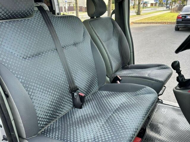 Рено Трафик 2009 в Чернигове на Automoto.ua Серый Рено Трафик, объемом двигателя 2 л и пробегом 361 тыс. км за 7000 $, фото 4 на Automoto.ua