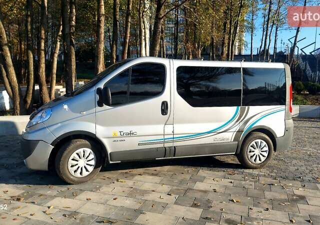 Серый Рено Трафик, объемом двигателя 2.5 л и пробегом 396 тыс. км за 9000 $, фото 5 на Automoto.ua