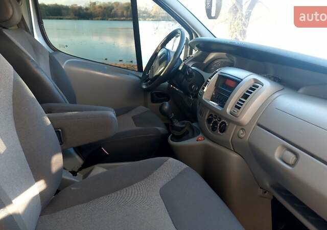 Серый Рено Трафик, объемом двигателя 2.5 л и пробегом 396 тыс. км за 9000 $, фото 17 на Automoto.ua