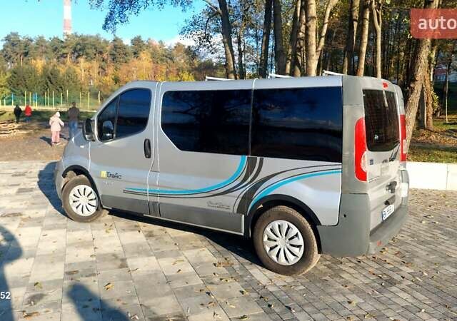 Серый Рено Трафик, объемом двигателя 2.5 л и пробегом 396 тыс. км за 9000 $, фото 4 на Automoto.ua
