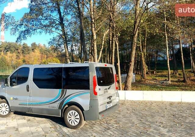 Серый Рено Трафик, объемом двигателя 2.5 л и пробегом 396 тыс. км за 9000 $, фото 6 на Automoto.ua