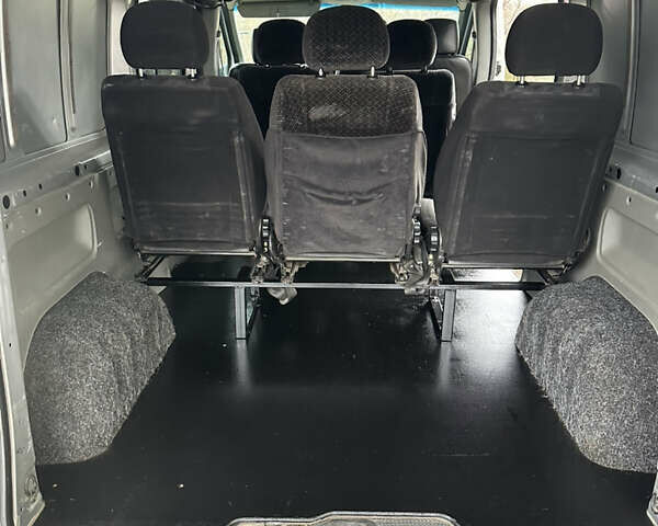 Серый Рено Трафик, объемом двигателя 2.5 л и пробегом 350 тыс. км за 9700 $, фото 2 на Automoto.ua