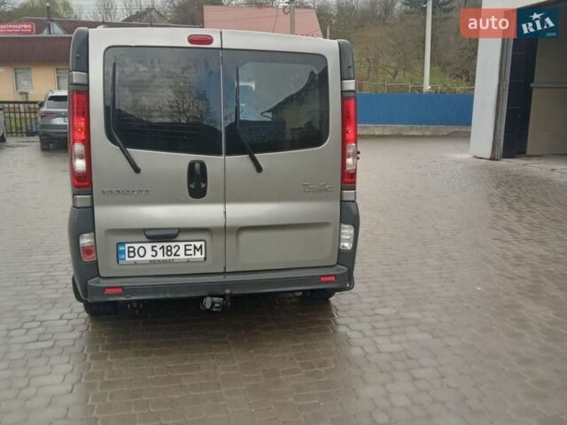 Серый Рено Трафик, объемом двигателя 2 л и пробегом 330 тыс. км за 10300 $, фото 1 на Automoto.ua