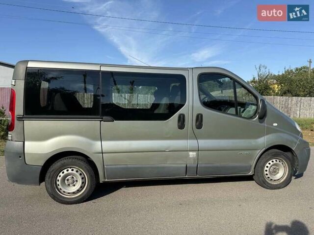 Серый Рено Трафик, объемом двигателя 2.5 л и пробегом 355 тыс. км за 11300 $, фото 2 на Automoto.ua
