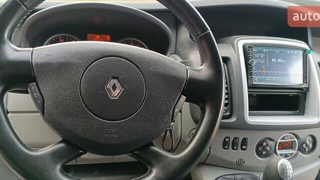 Серый Рено Трафик, объемом двигателя 2 л и пробегом 256 тыс. км за 11350 $, фото 29 на Automoto.ua