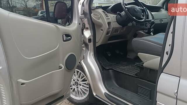 Серый Рено Трафик, объемом двигателя 2 л и пробегом 256 тыс. км за 11350 $, фото 25 на Automoto.ua