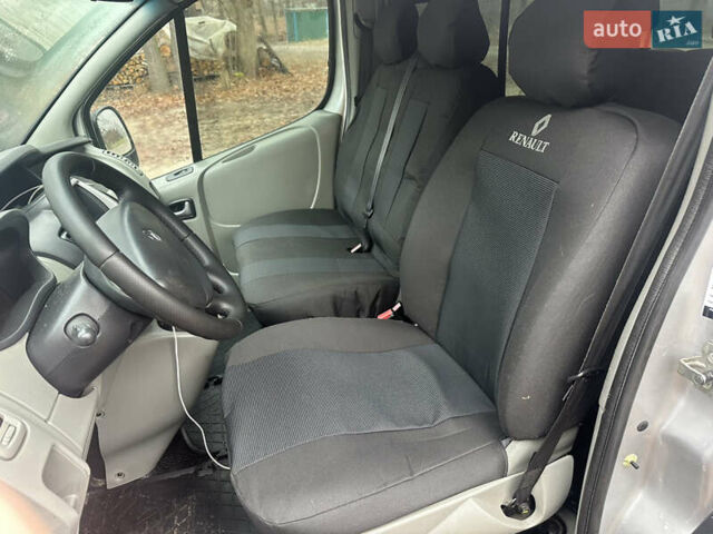 Серый Рено Трафик, объемом двигателя 2.46 л и пробегом 307 тыс. км за 12500 $, фото 7 на Automoto.ua