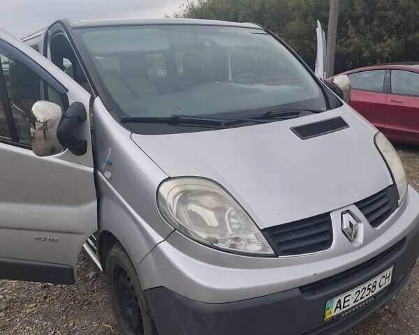 Серый Рено Трафик, объемом двигателя 2 л и пробегом 400 тыс. км за 10300 $, фото 7 на Automoto.ua