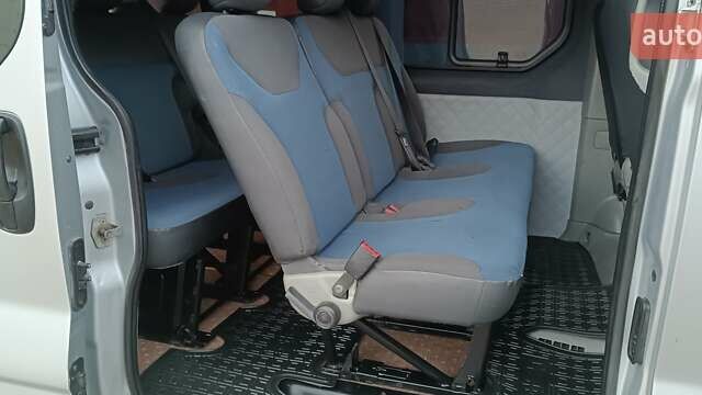 Серый Рено Трафик, объемом двигателя 2 л и пробегом 256 тыс. км за 11350 $, фото 38 на Automoto.ua