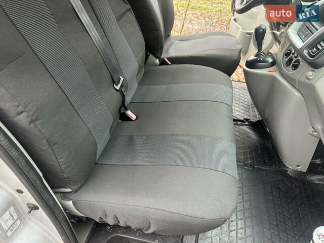 Серый Рено Трафик, объемом двигателя 2.46 л и пробегом 307 тыс. км за 12500 $, фото 8 на Automoto.ua