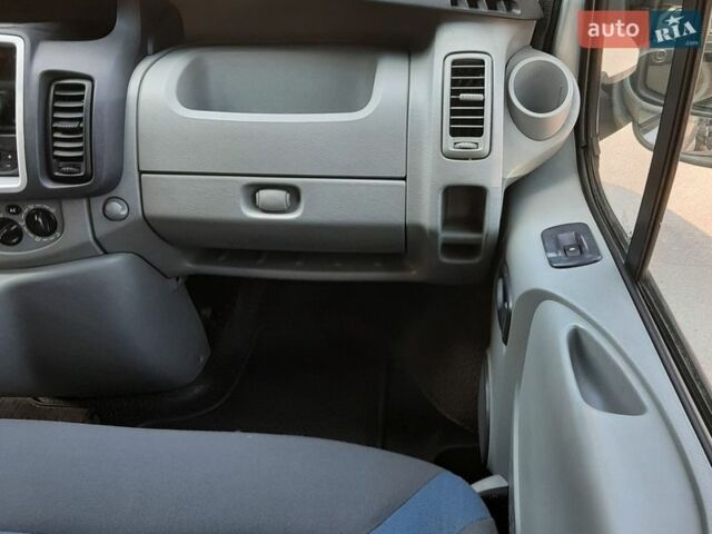Сірий Рено Трафік, об'ємом двигуна 2 л та пробігом 261 тис. км за 12300 $, фото 53 на Automoto.ua