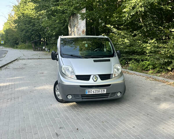 Серый Рено Трафик, объемом двигателя 2 л и пробегом 263 тыс. км за 12750 $, фото 1 на Automoto.ua