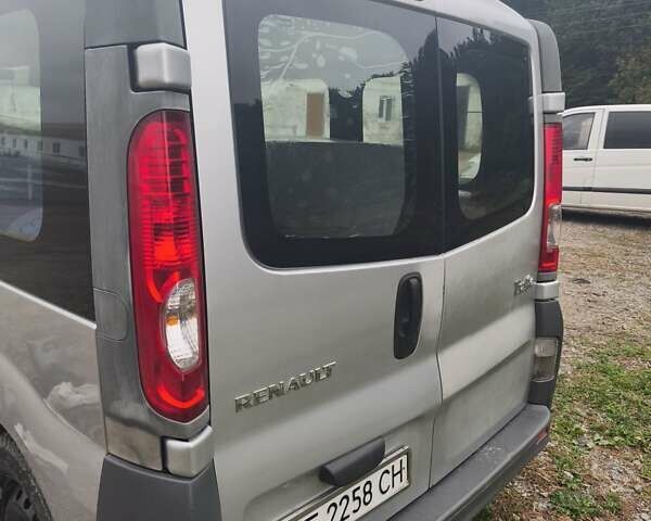 Серый Рено Трафик, объемом двигателя 2 л и пробегом 400 тыс. км за 10300 $, фото 6 на Automoto.ua
