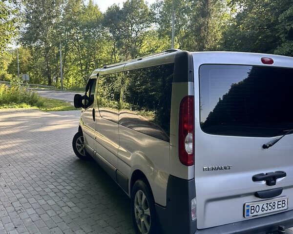 Серый Рено Трафик, объемом двигателя 2 л и пробегом 263 тыс. км за 12750 $, фото 3 на Automoto.ua