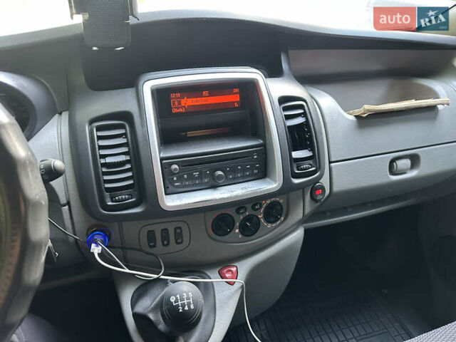 Серый Рено Трафик, объемом двигателя 2 л и пробегом 263 тыс. км за 12750 $, фото 14 на Automoto.ua