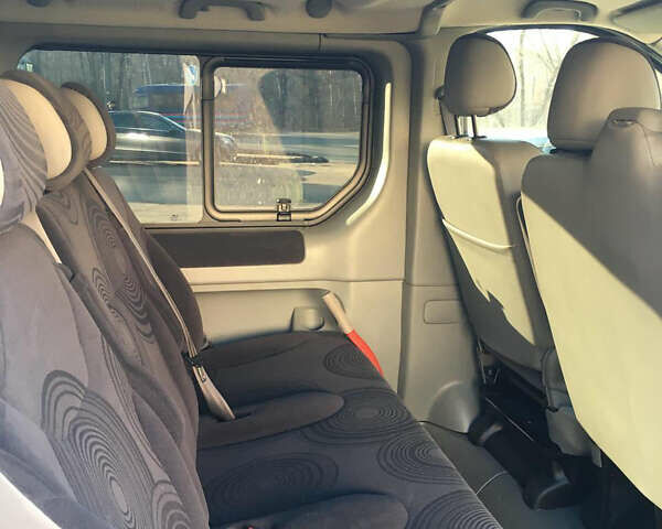 Сірий Рено Трафік, об'ємом двигуна 2.5 л та пробігом 371 тис. км за 13999 $, фото 7 на Automoto.ua