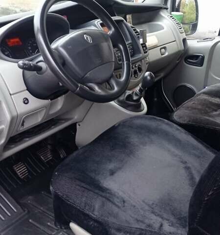 Серый Рено Трафик, объемом двигателя 2 л и пробегом 400 тыс. км за 10300 $, фото 2 на Automoto.ua