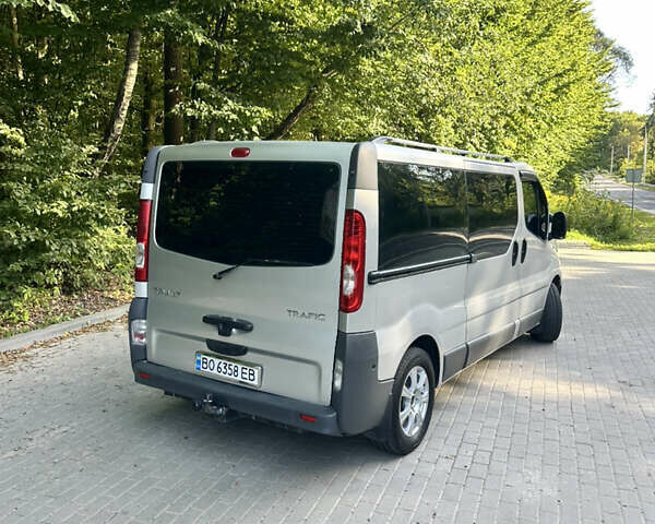 Серый Рено Трафик, объемом двигателя 2 л и пробегом 263 тыс. км за 12750 $, фото 2 на Automoto.ua