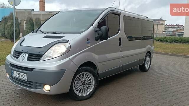 Серый Рено Трафик, объемом двигателя 2 л и пробегом 256 тыс. км за 11350 $, фото 1 на Automoto.ua