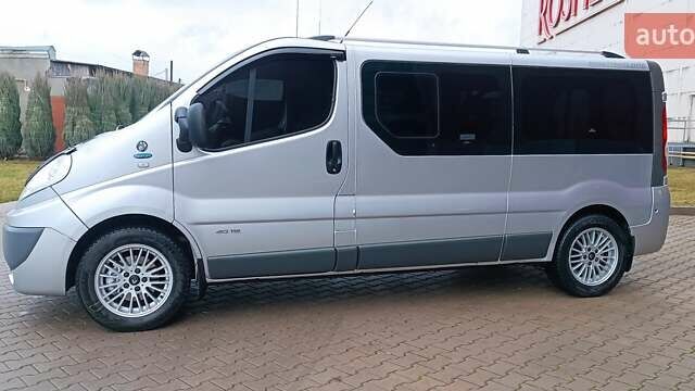 Серый Рено Трафик, объемом двигателя 2 л и пробегом 256 тыс. км за 11350 $, фото 3 на Automoto.ua