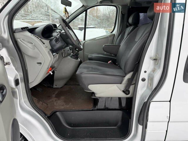 Серый Рено Трафик, объемом двигателя 2.5 л и пробегом 329 тыс. км за 11000 $, фото 47 на Automoto.ua