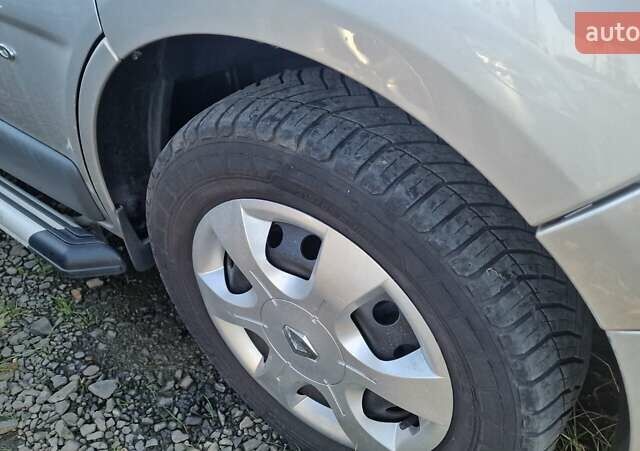 Серый Рено Трафик, объемом двигателя 2.5 л и пробегом 196 тыс. км за 14900 $, фото 5 на Automoto.ua