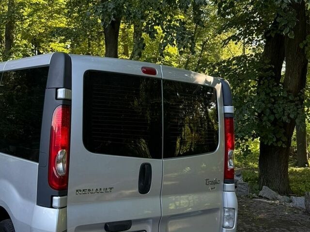 Сірий Рено Трафік, об'ємом двигуна 2 л та пробігом 376 тис. км за 10900 $, фото 3 на Automoto.ua