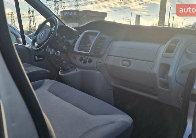 Серый Рено Трафик, объемом двигателя 2.5 л и пробегом 196 тыс. км за 14900 $, фото 4 на Automoto.ua