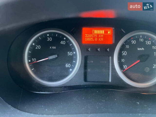 Серый Рено Трафик, объемом двигателя 2.46 л и пробегом 328 тыс. км за 13000 $, фото 7 на Automoto.ua