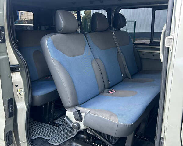 Рено Трафик 2011 в Киеве на Automoto.ua Серый Рено Трафик, объемом двигателя 2 л и пробегом 267 тыс. км за 13000 $, фото 10 на Automoto.ua