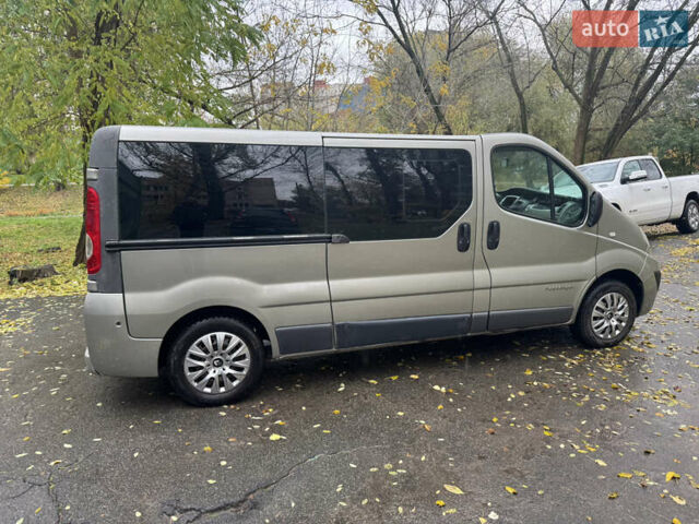 Рено Трафик 2011 в Киеве на Automoto.ua Серый Рено Трафик, объемом двигателя 2 л и пробегом 267 тыс. км за 13000 $, фото 5 на Automoto.ua