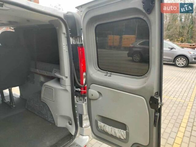 Серый Рено Трафик, объемом двигателя 2.5 л и пробегом 303 тыс. км за 12600 $, фото 70 на Automoto.ua