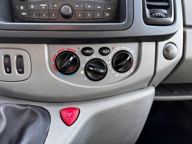 Серый Рено Трафик, объемом двигателя 2 л и пробегом 282 тыс. км за 8300 $, фото 11 на Automoto.ua