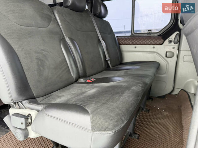 Серый Рено Трафик, объемом двигателя 2.5 л и пробегом 329 тыс. км за 11000 $, фото 59 на Automoto.ua
